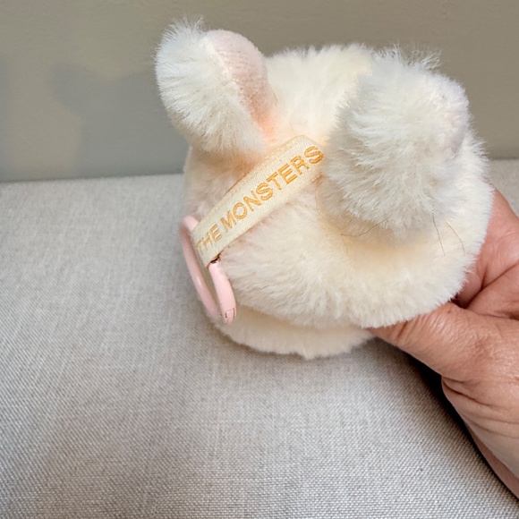 Pop Mart The Monsters - Have a Seat Labubu Sisi plush figure keychain - Picture 7 of 12